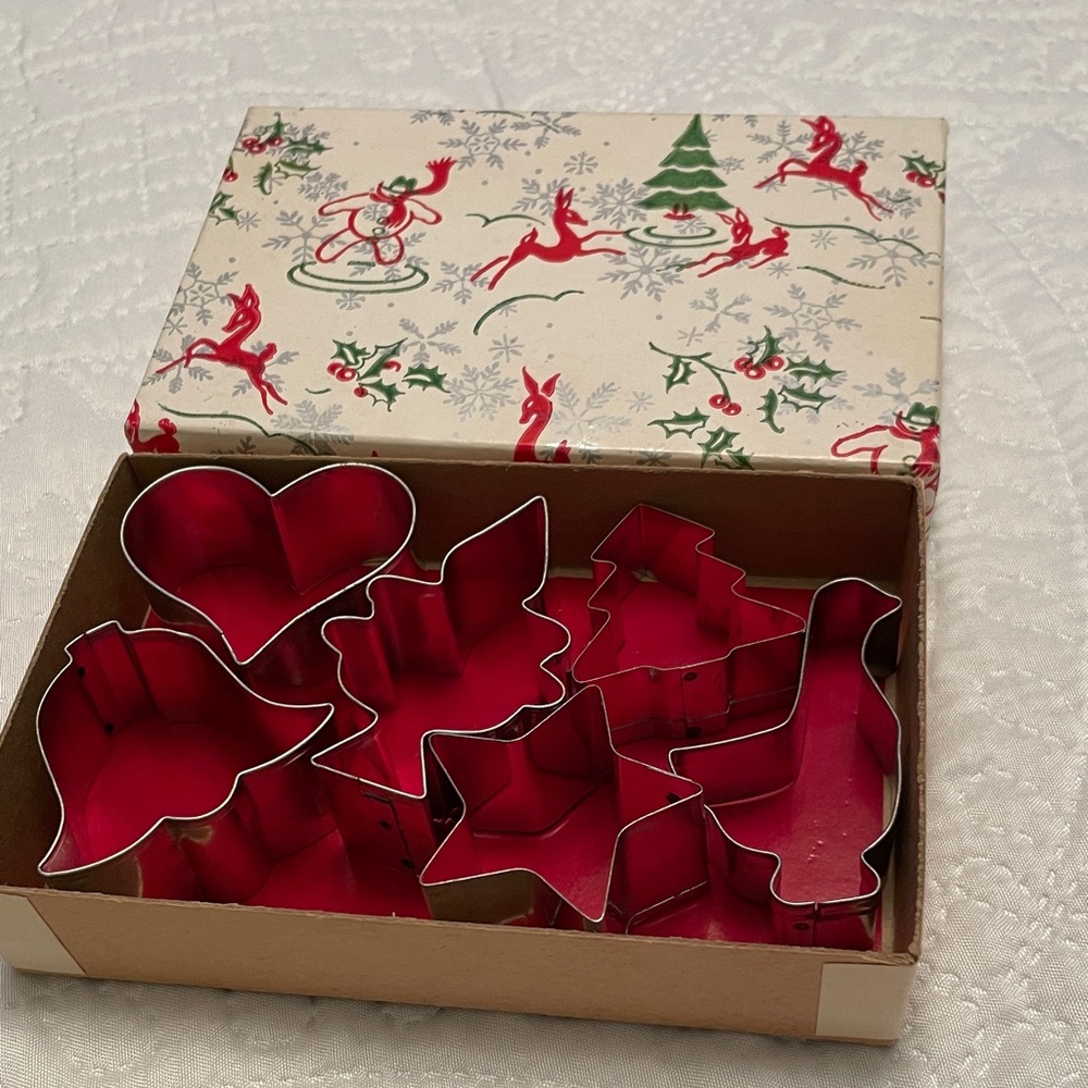 Set of 6 Vintage Metal Cookie Cutters in Box